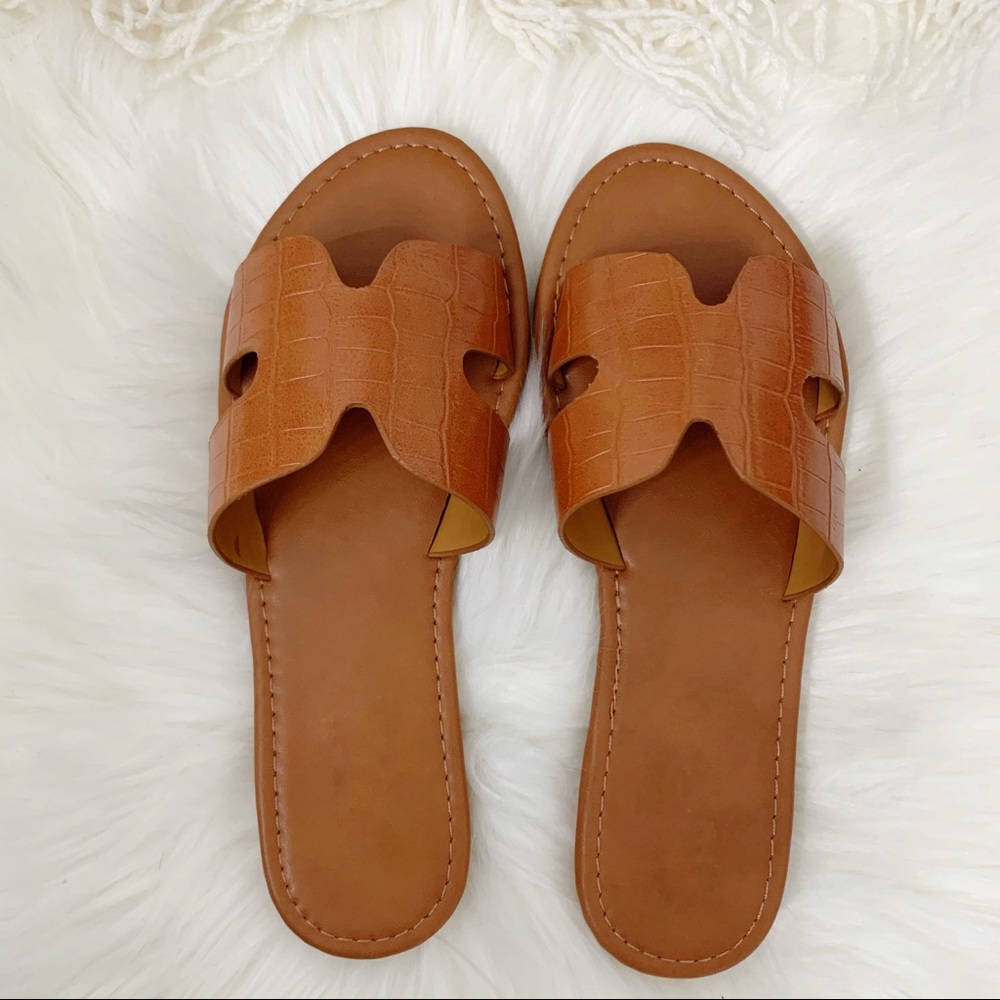 NEW Camila Sandal- in Tan - Picture 5 of 6